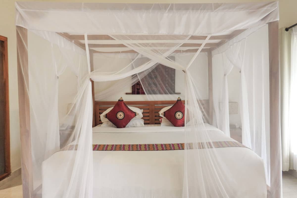 superior double room | premium bedding, in-room safe, desk, laptop workspace