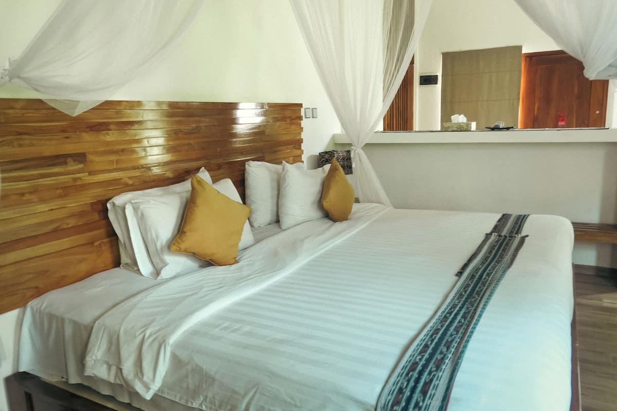 two-bedroom villa  | premium bedding, in-room safe, desk, laptop workspace