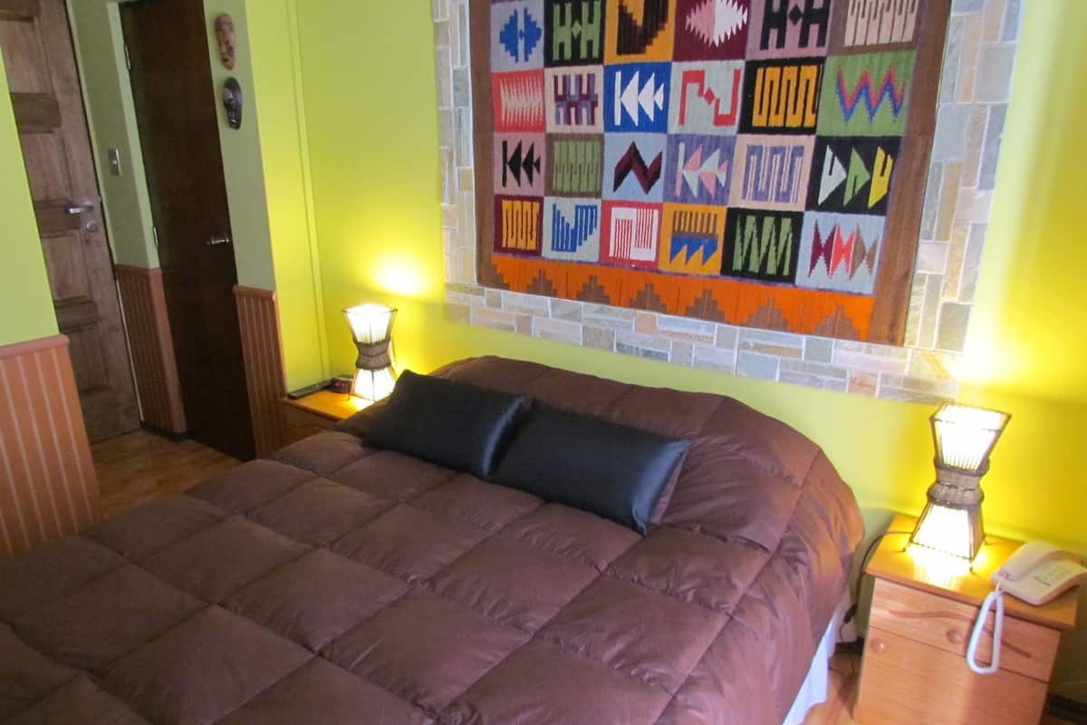 Habitación doble superior, 1 cama Queen size | Caja de seguridad en la habitación y decoración personalizada