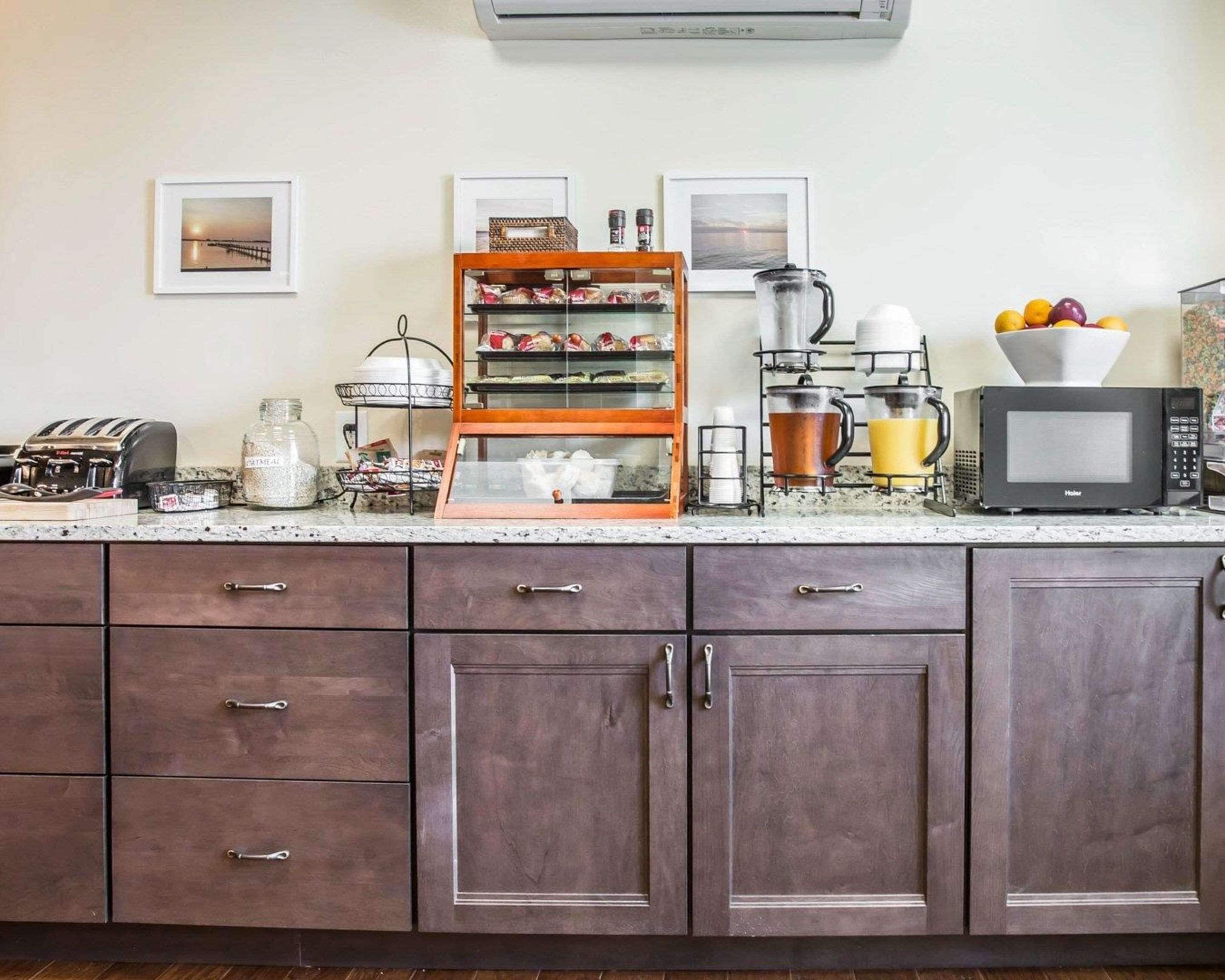 free continental breakfast