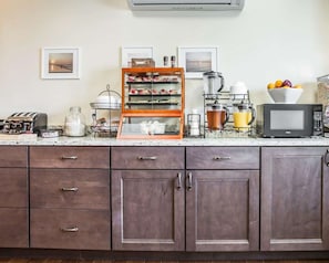 Free continental breakfast 