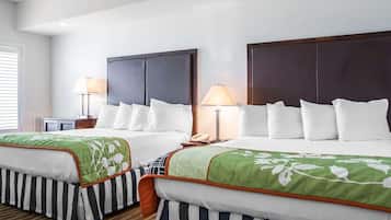 Een kluis op de kamer, een bureau, een laptopwerkplek