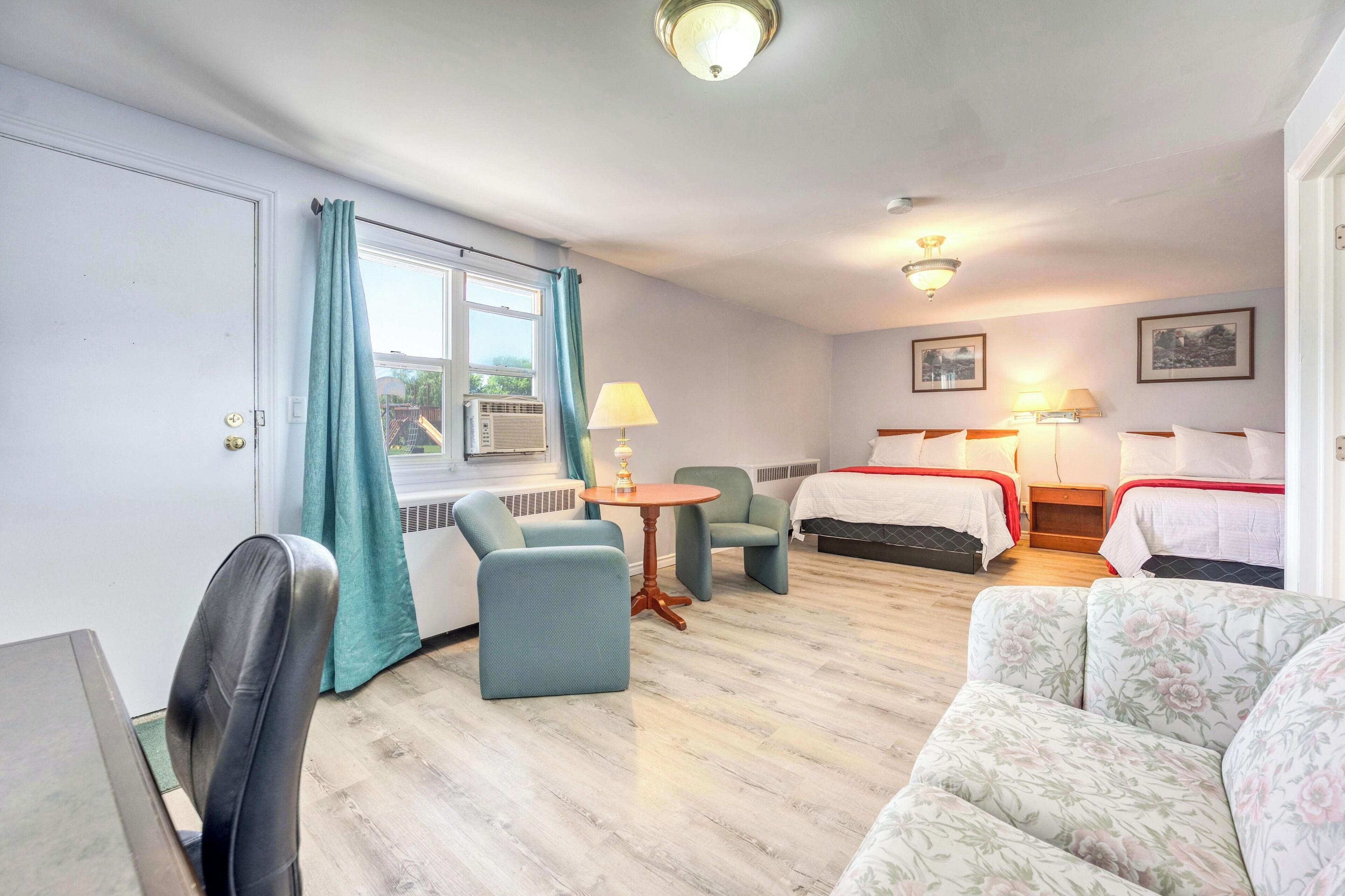 40 インチのテレビ (ケーブル放送視聴可)