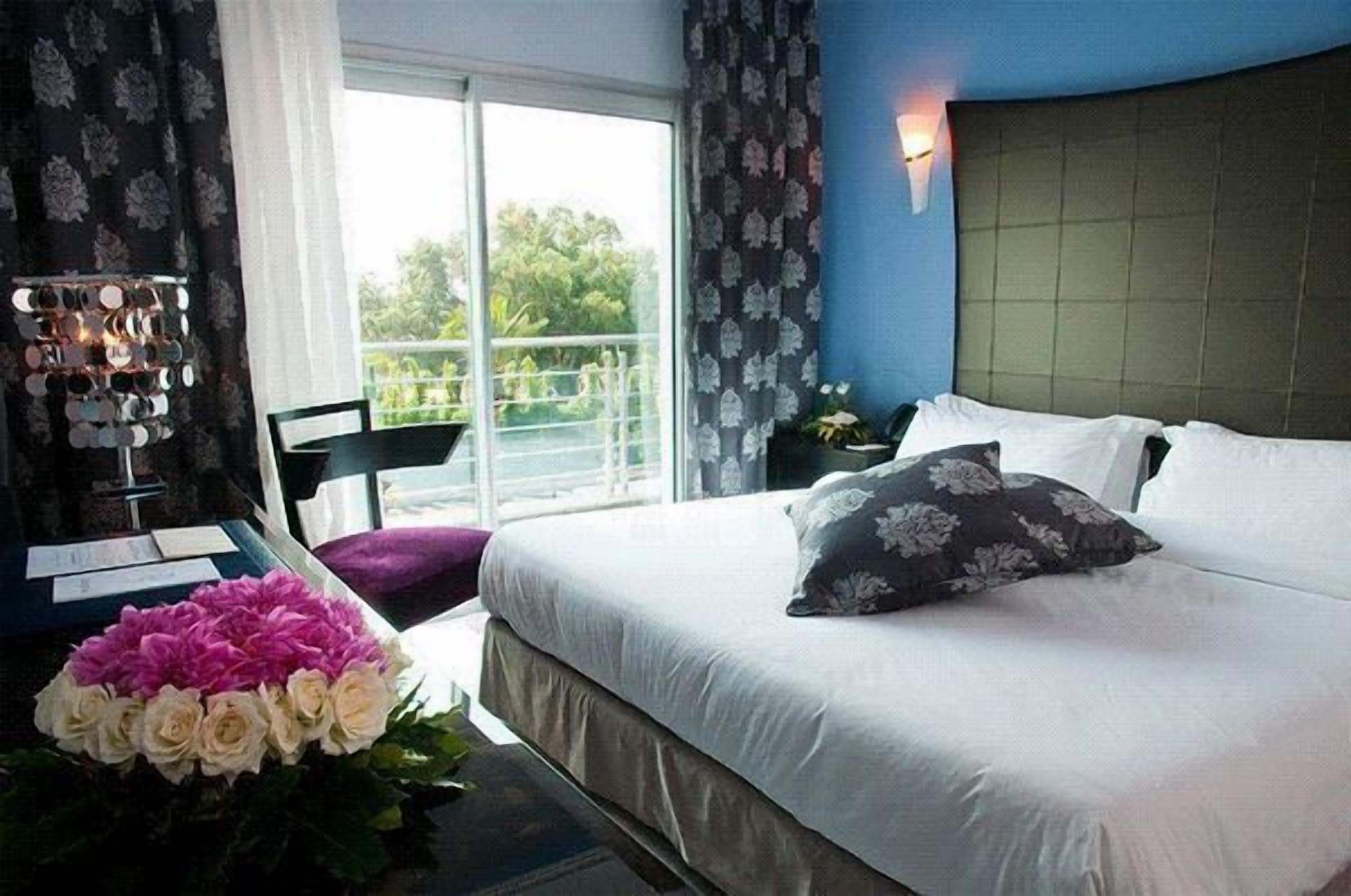 迷你吧、客房內保險箱、免費無線上網、床單