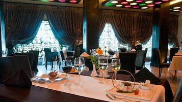 3 restaurants, breakfast, lunch, dinner served; Moroccan cuisine