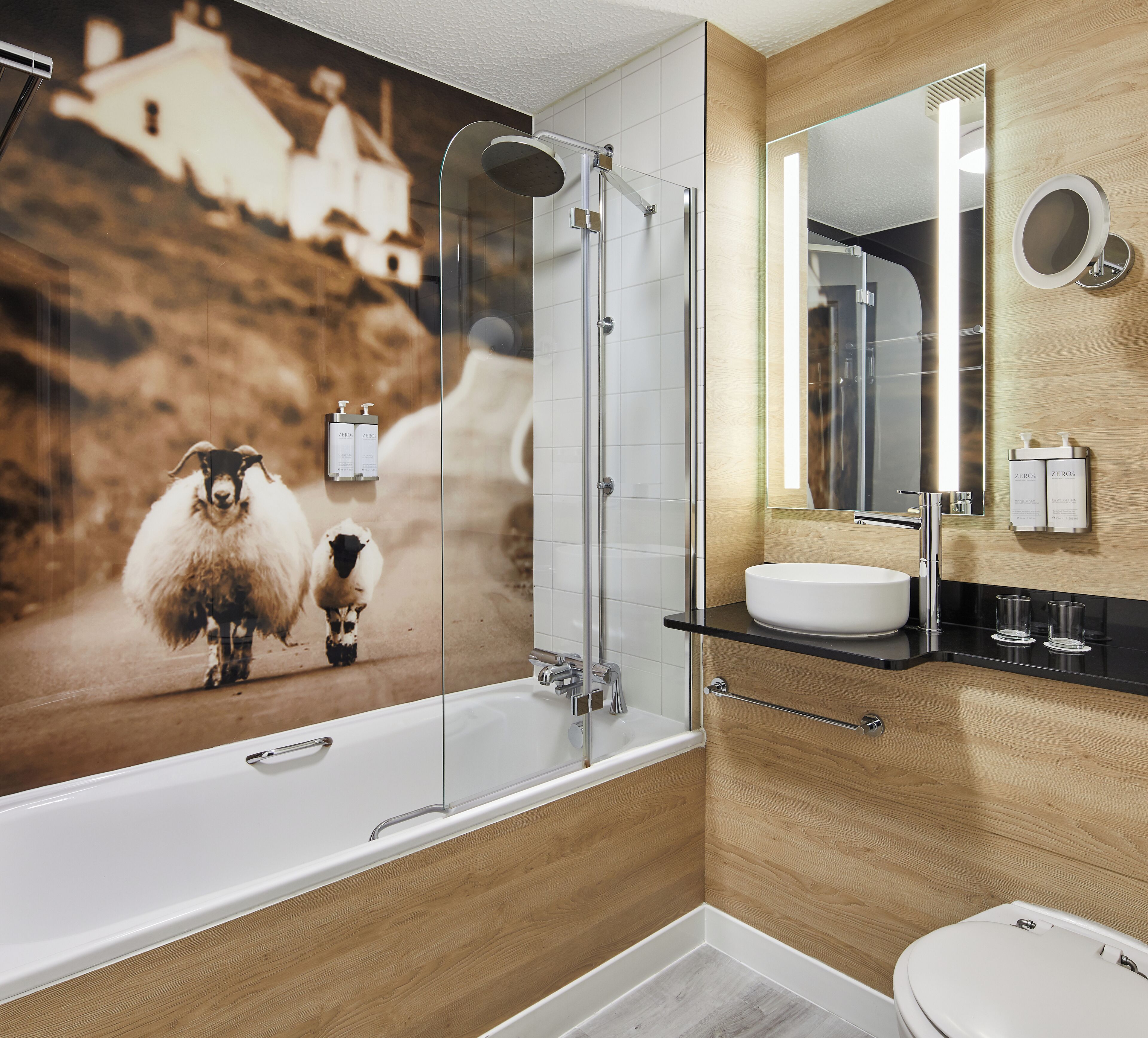 rainfall showerhead, free toiletries, towels