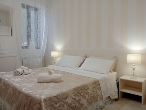 Kamar Double Standar, lantai dasar | Selimut bulu angsa, minibar, brankas, dan didekorasi berbeda-beda