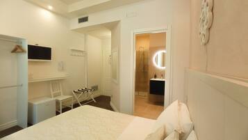 Deluxe Room, 1 Double Bed, Pool View, Tower