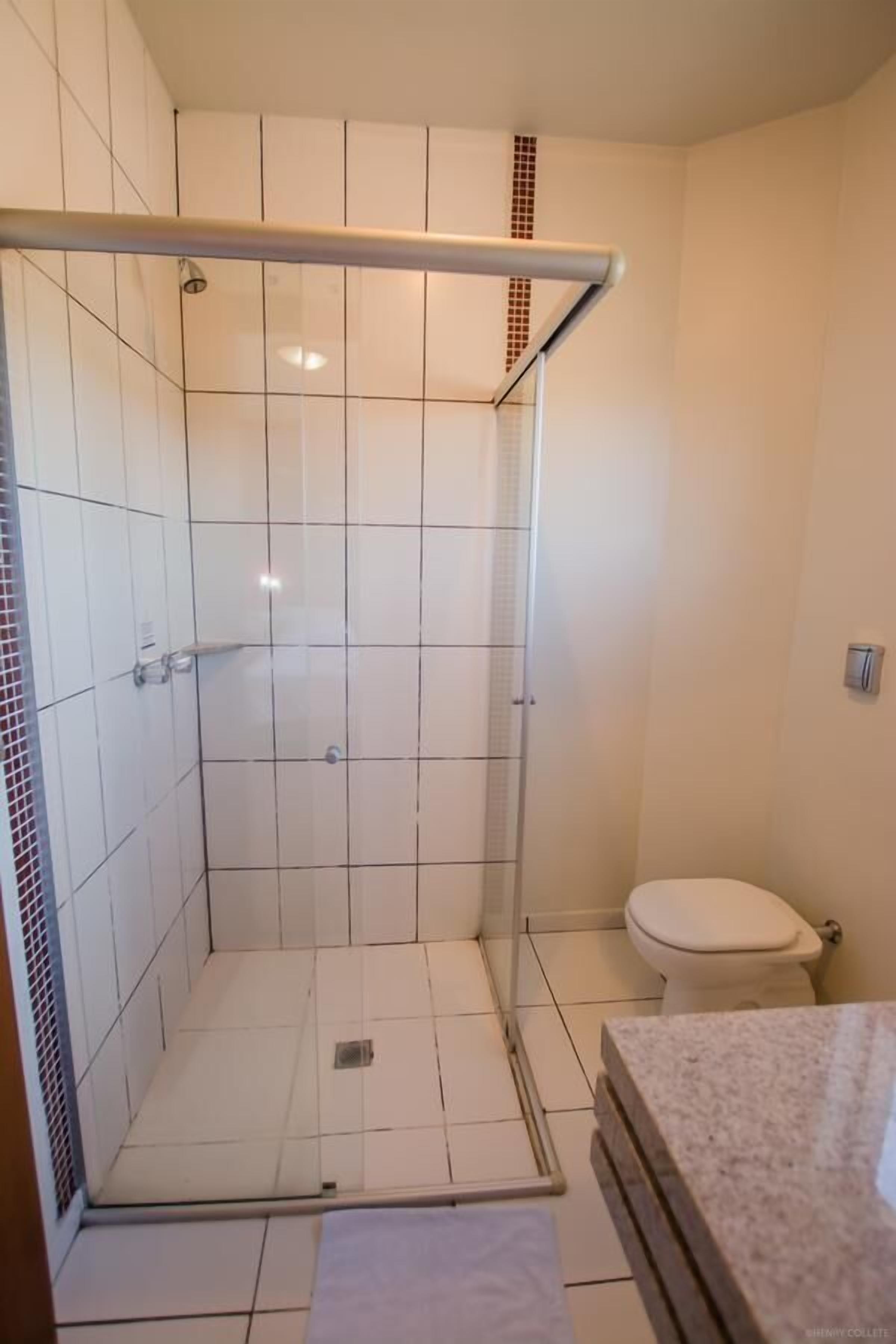 shower, free toiletries, bidet, towels