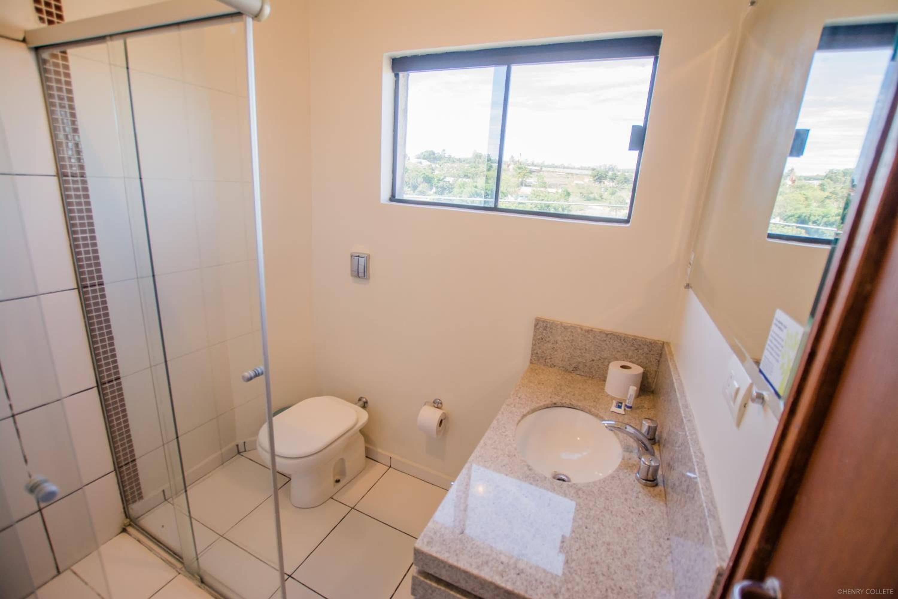 shower, free toiletries, bidet, towels