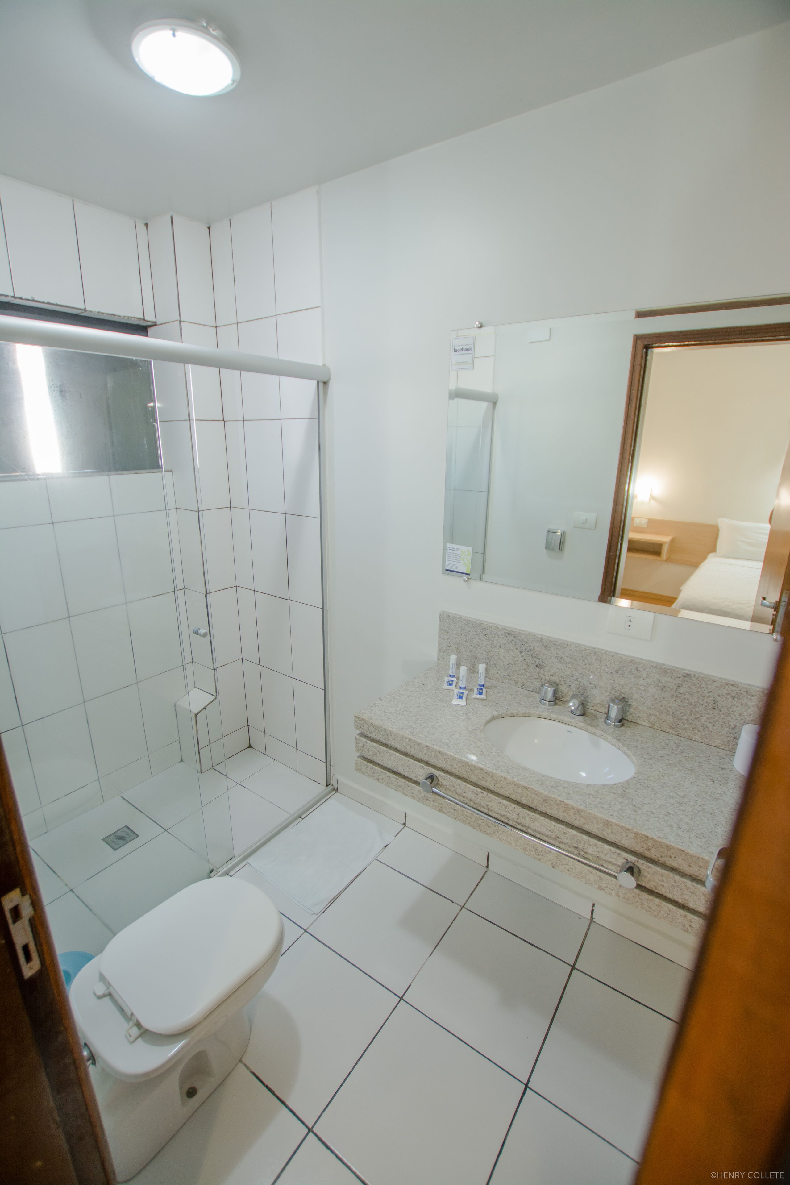 triple room | bathroom | shower, free toiletries, bidet, towels