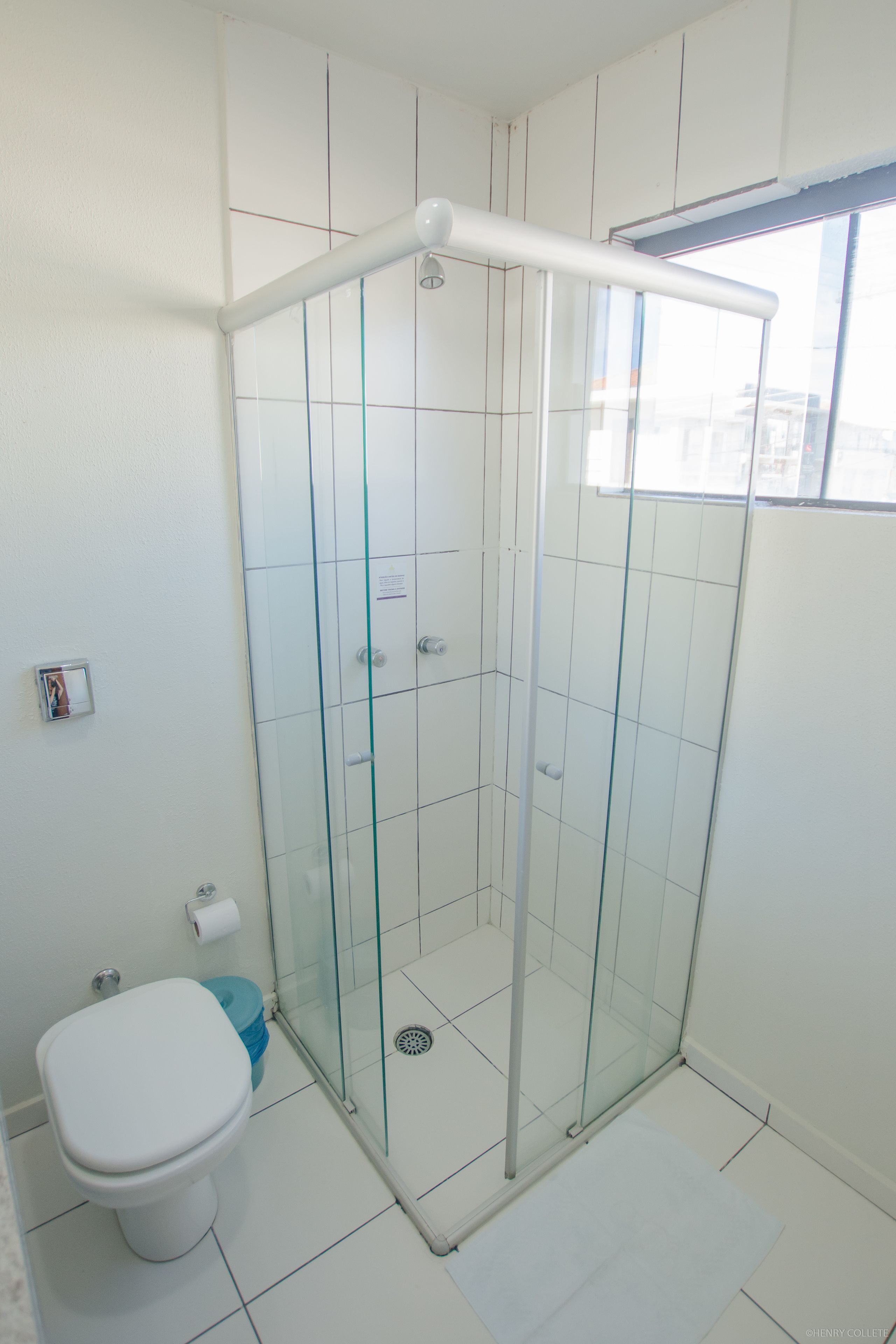 shower, free toiletries, bidet, towels