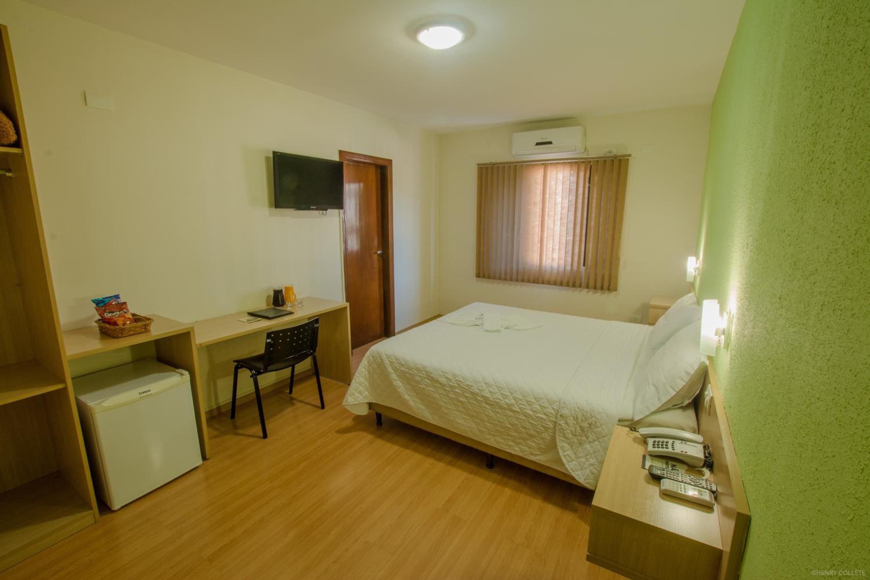 minibar, in-room safe, desk, laptop workspace