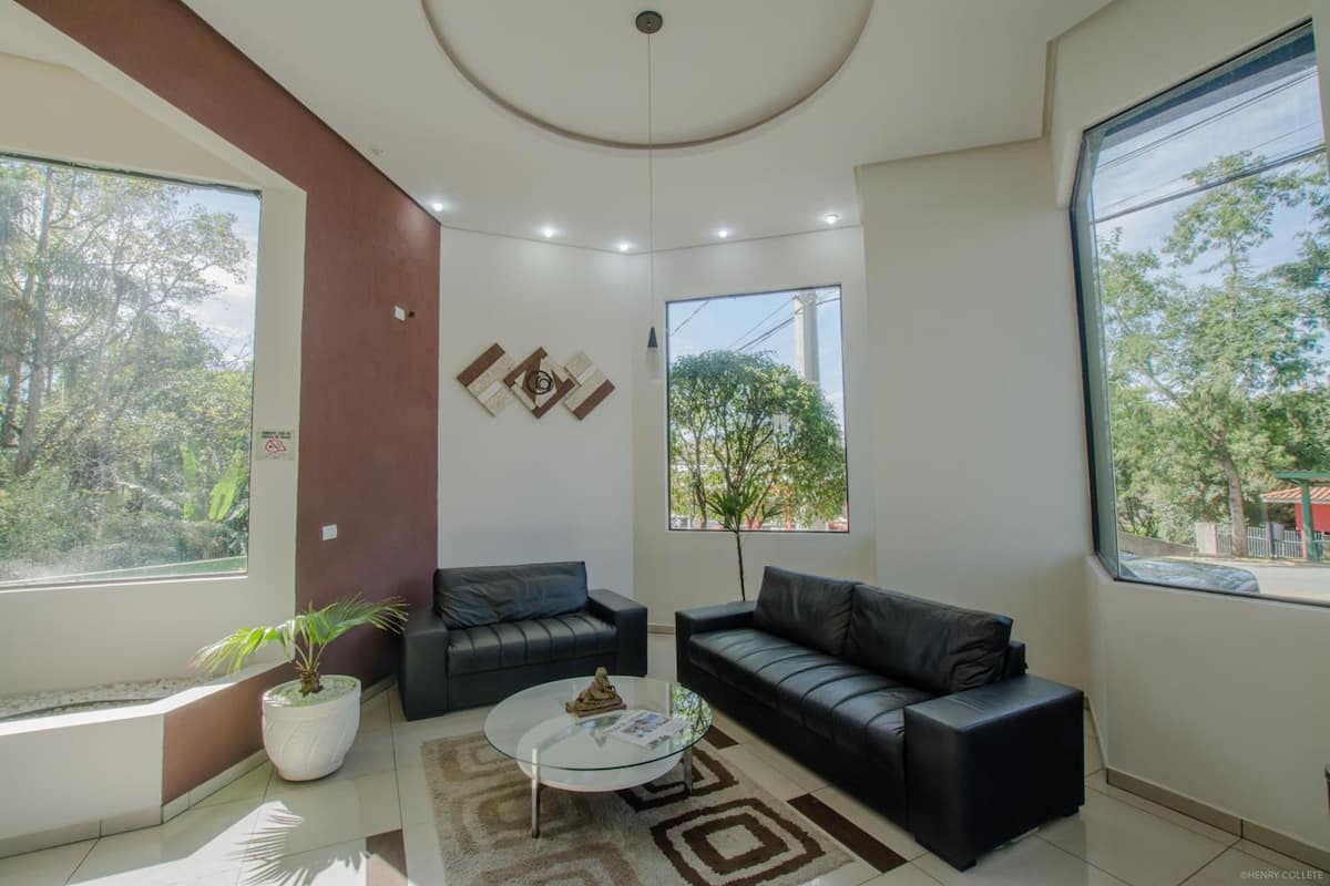 32-inch lcd tv with cable channels, tv