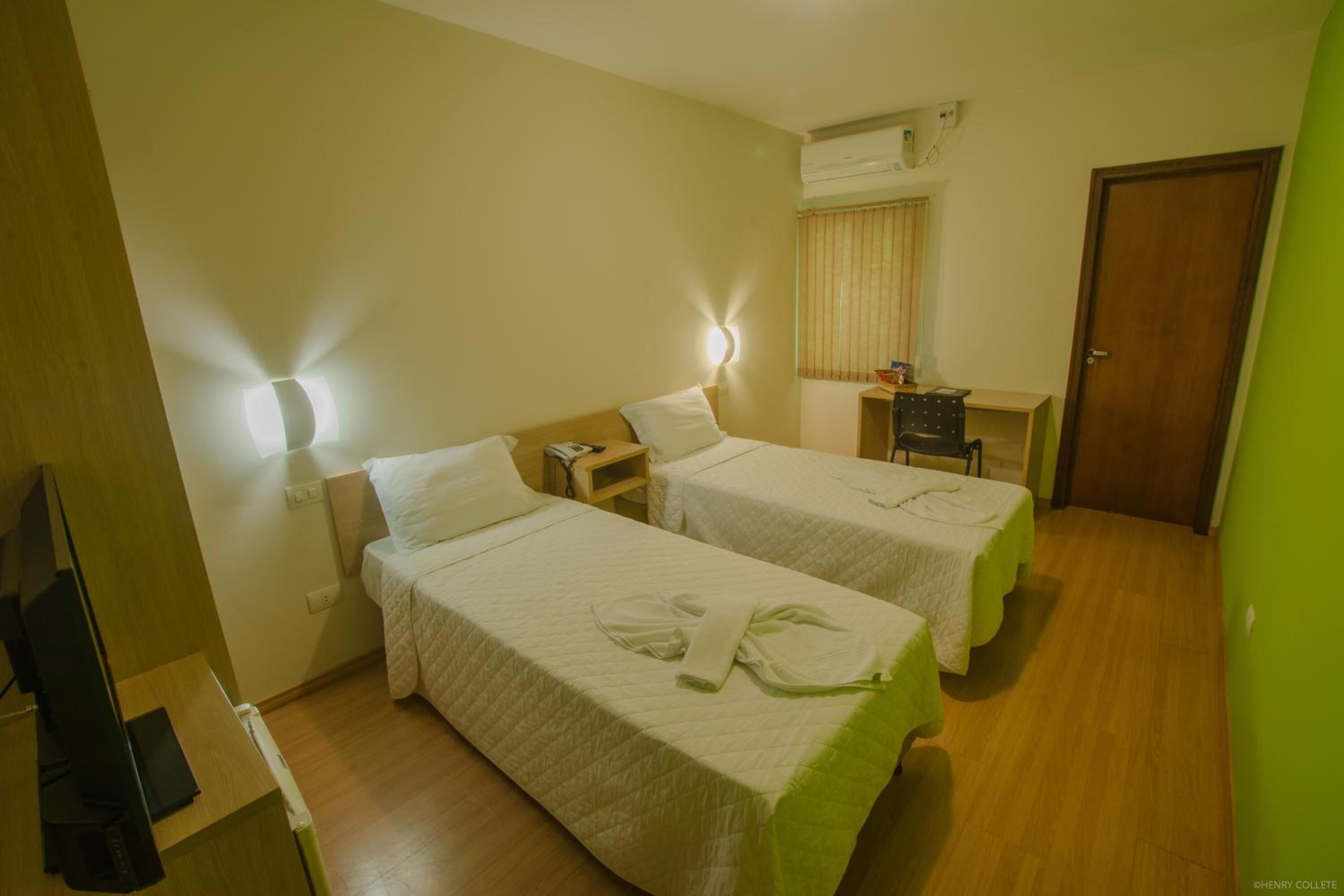 minibar, in-room safe, desk, laptop workspace