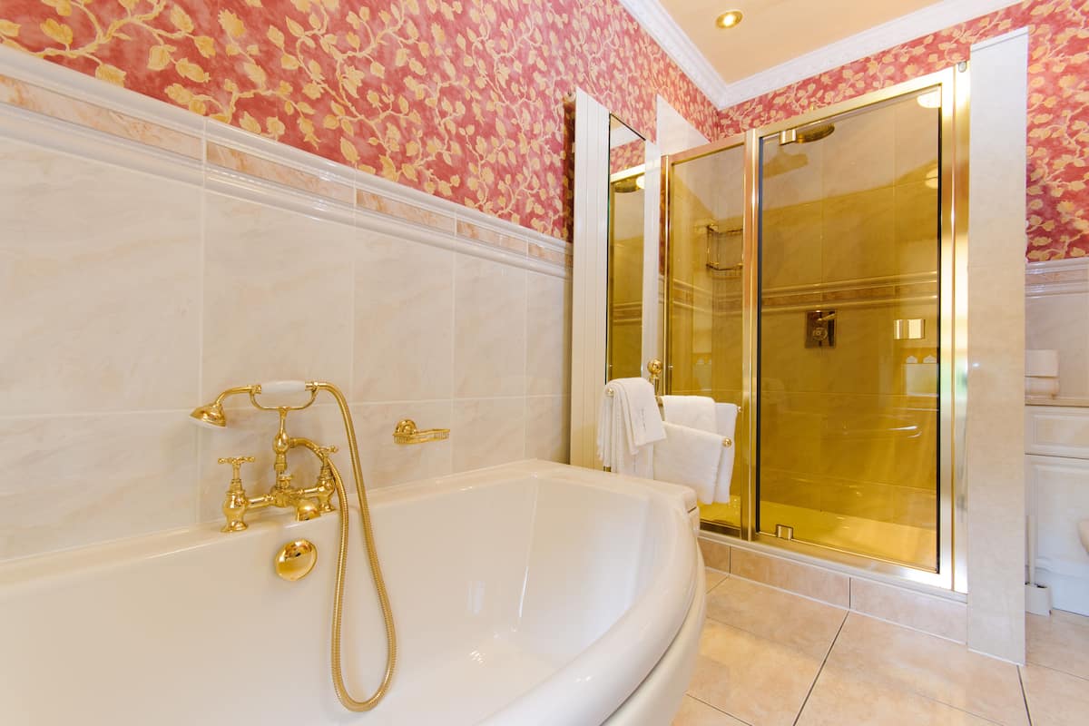 suite (4 poster bed) | bathroom | combined shower/bathtub, hair dryer, towels