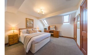 Family Room, Multiple Beds | 1 bedroom, desk, iron/ironing board, free WiFi