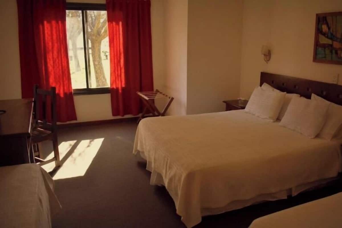 1 bedroom, minibar, desk, free WiFi