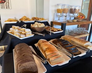 Desayuno bufé gratuito y diario