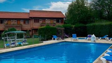 حمّام سباحة خارجي