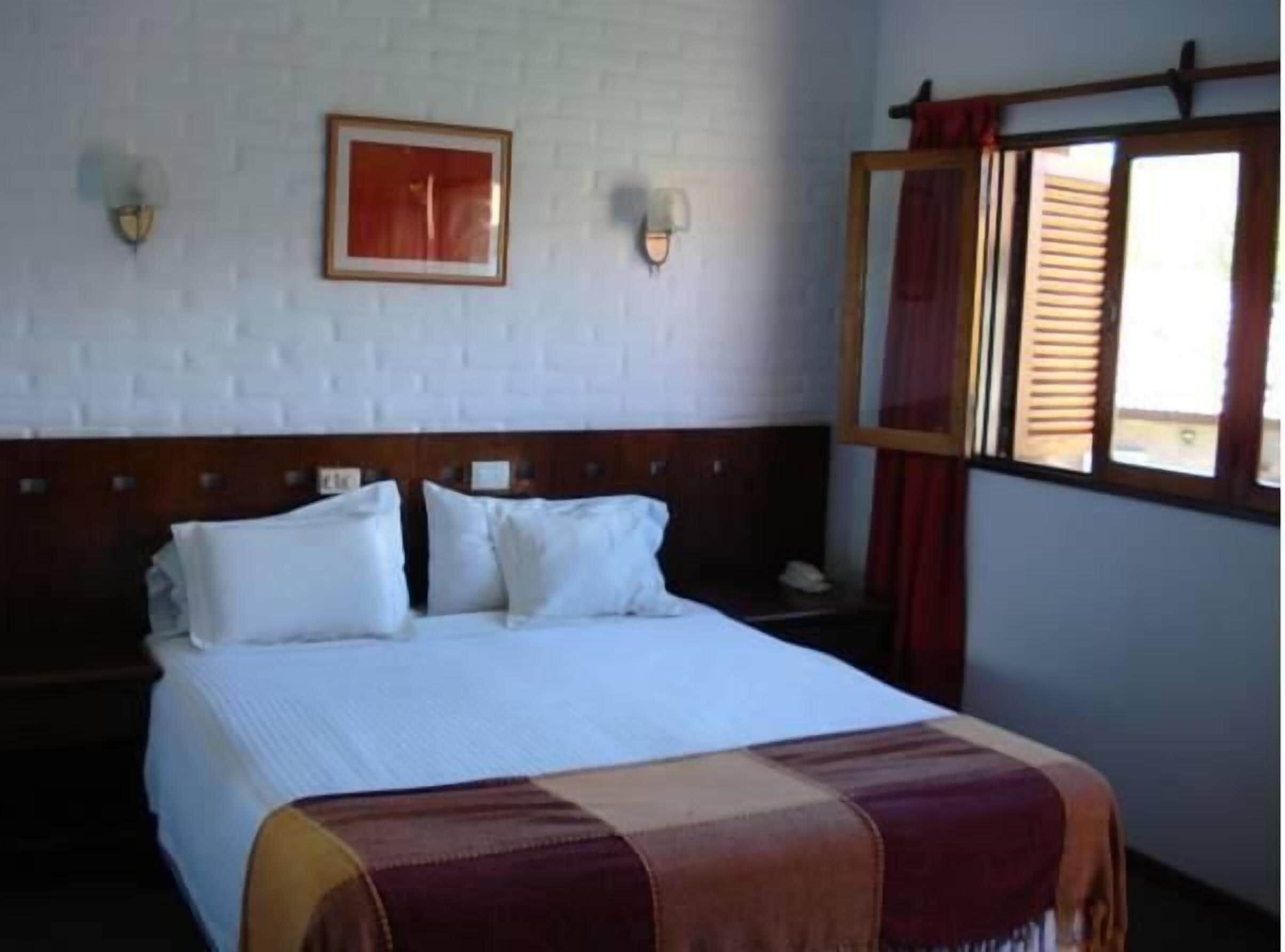 Minibar, desk, free WiFi, wheelchair access