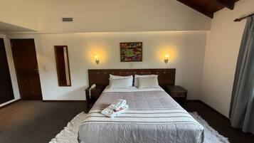 Suite | Minibar, desk, free WiFi, wheelchair access