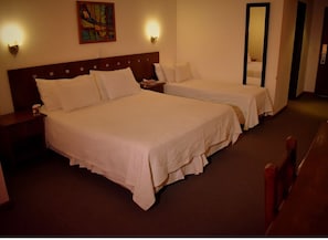 Tremannsrom | Minibar, skrivebord, wi-fi (inkludert) og rullestolvennlig