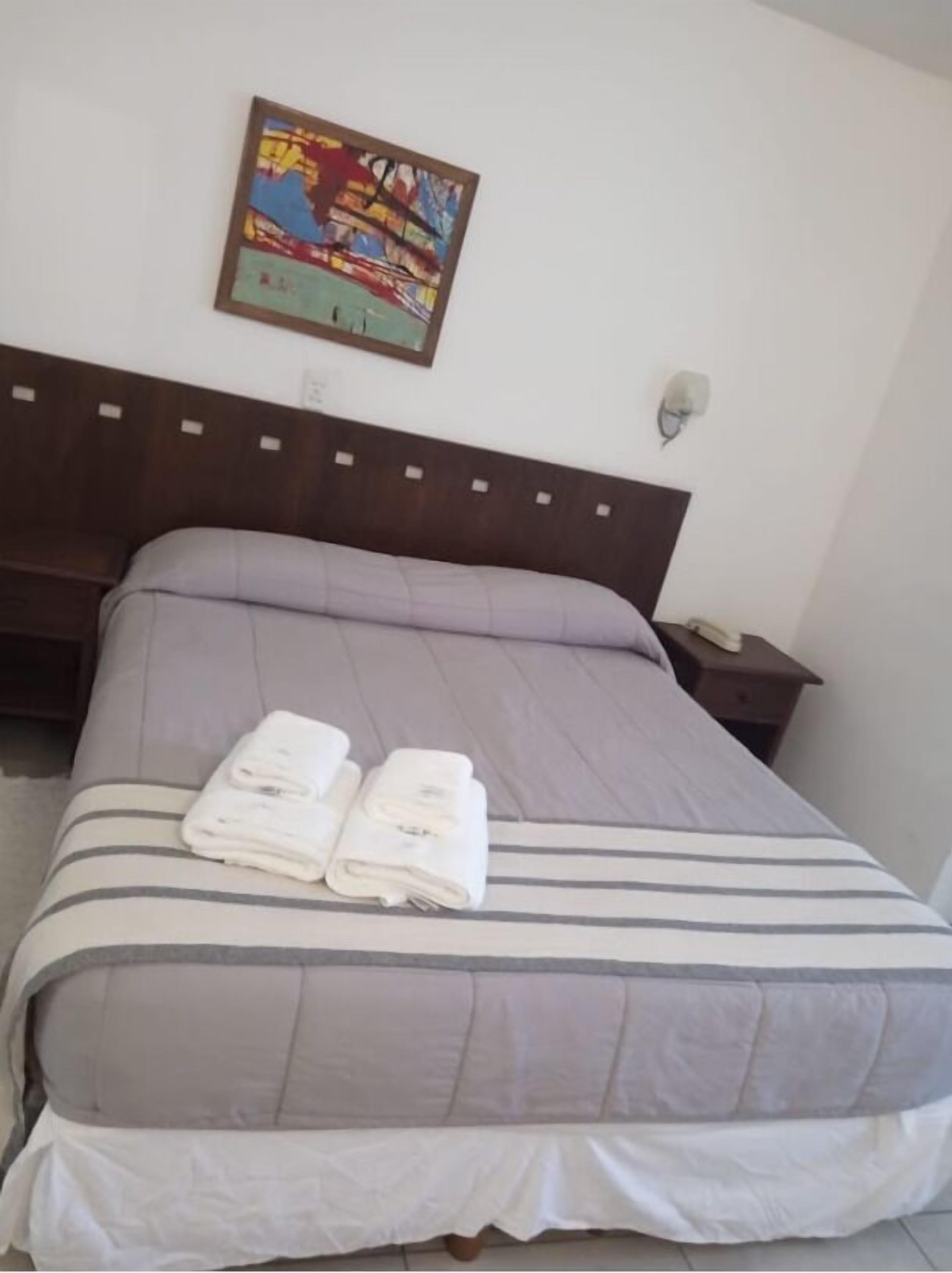 Minibar, escritorio, wifi gratis y acceso para silla de ruedas 