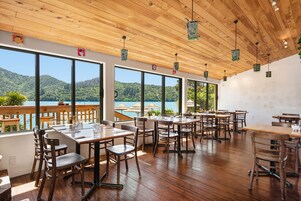 每日供应全套早餐（需付费）