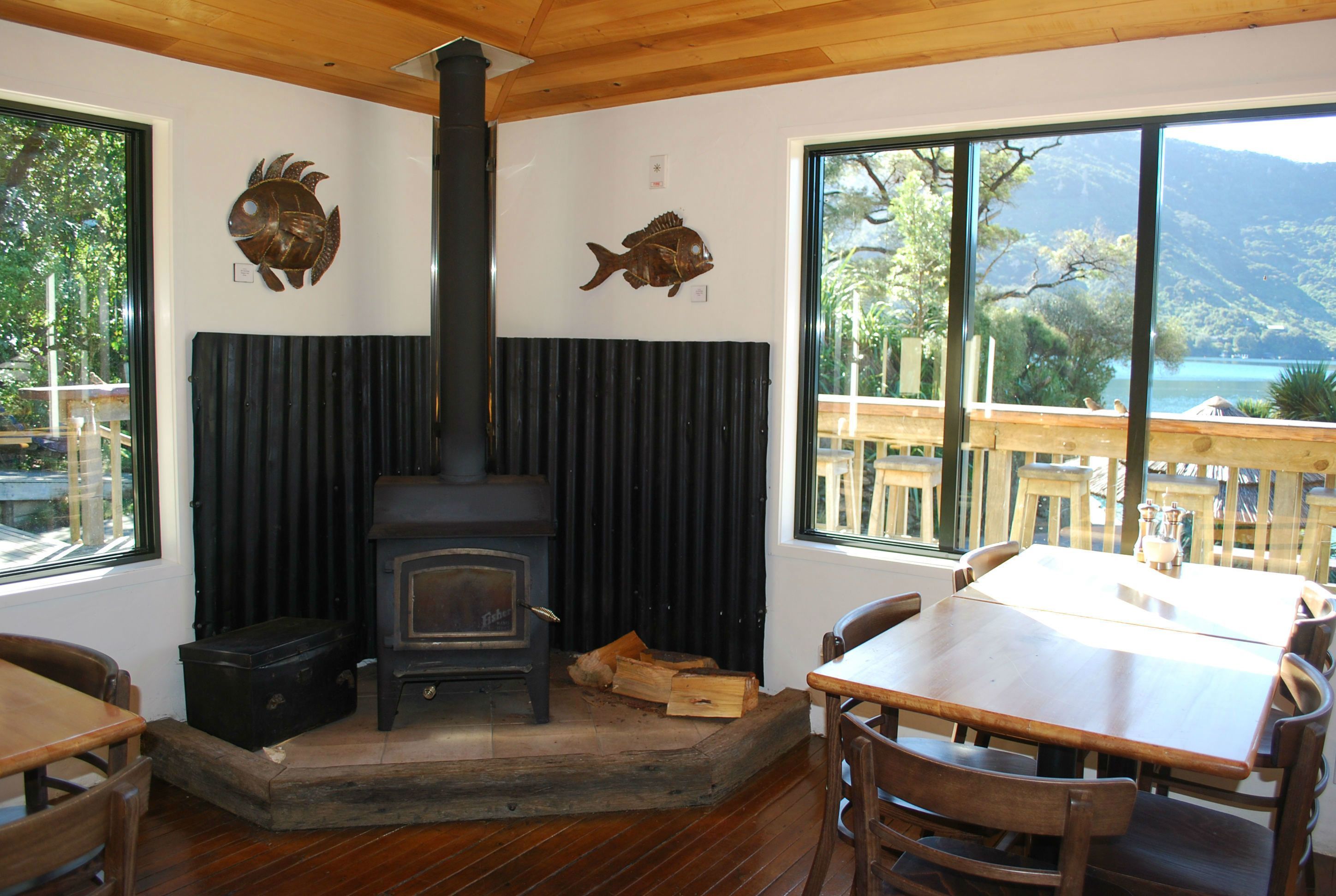 breakfast, lunch and dinner served