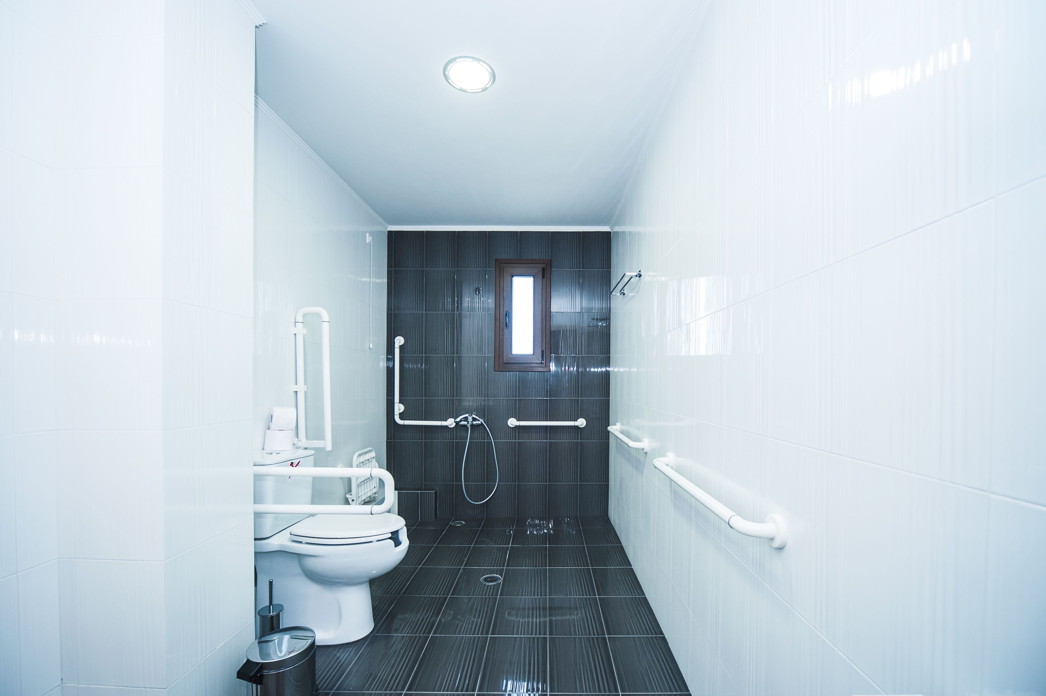 triple room, accessible | bathroom | shower, rainfall showerhead, designer toiletries, hair dryer