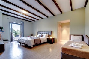 Frette Italian sheets, premium bedding, Select Comfort beds, minibar - Perivoli Country Hotel & Retreat (Nafplio)