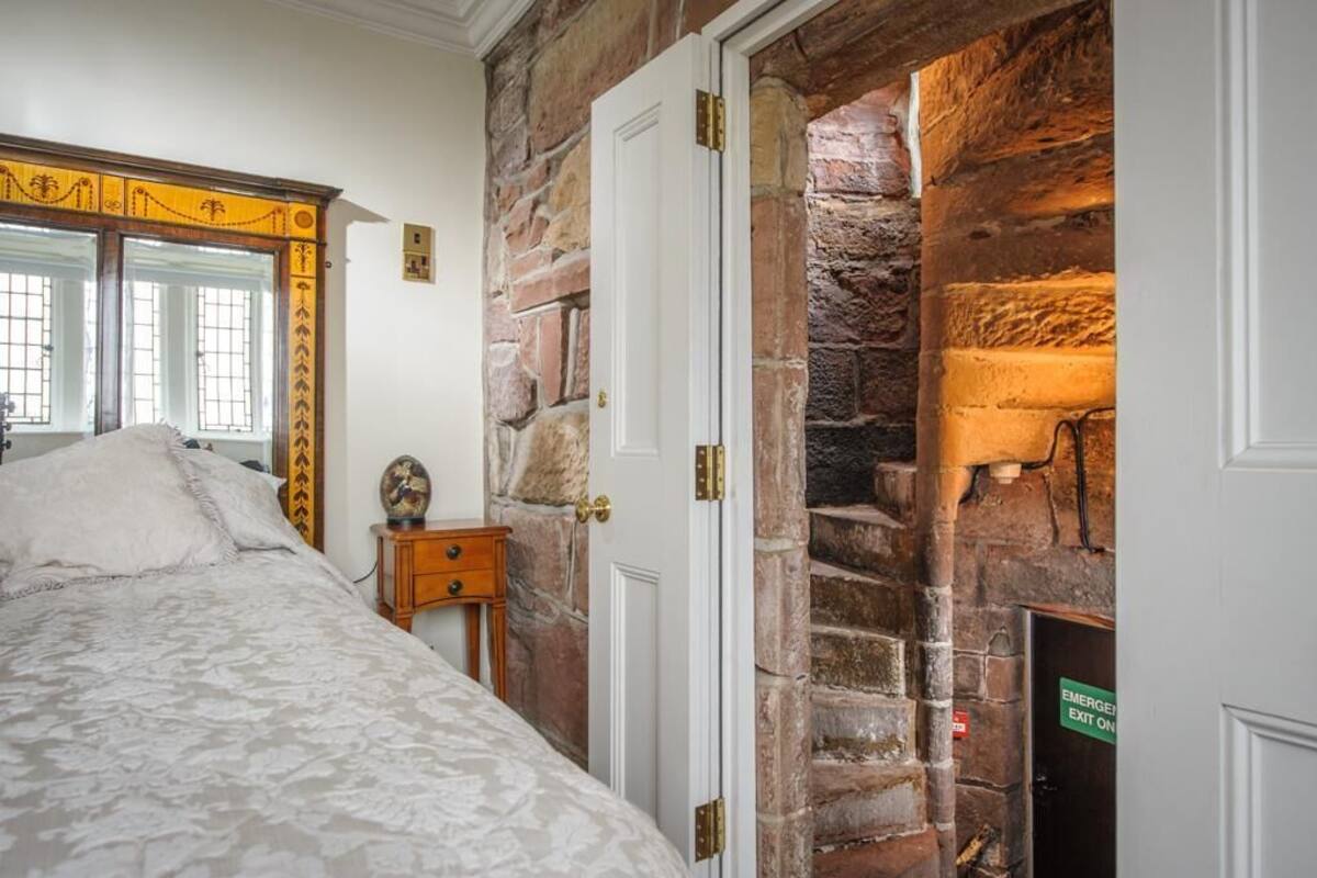 Chambre Double, salle de bains attenante (The West Tower)