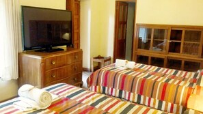 1 bedroom, down comforters, in-room safe, individually furnished - Kukuli Lodge (Cusco)