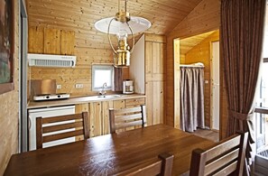 Wild West Cottage, Private Bathroom (Linen Excluded) | In-room dining - Legoland Holiday Village (Billund)