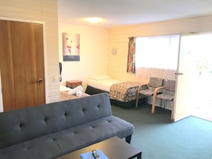 Family Suite (Large) | Living area