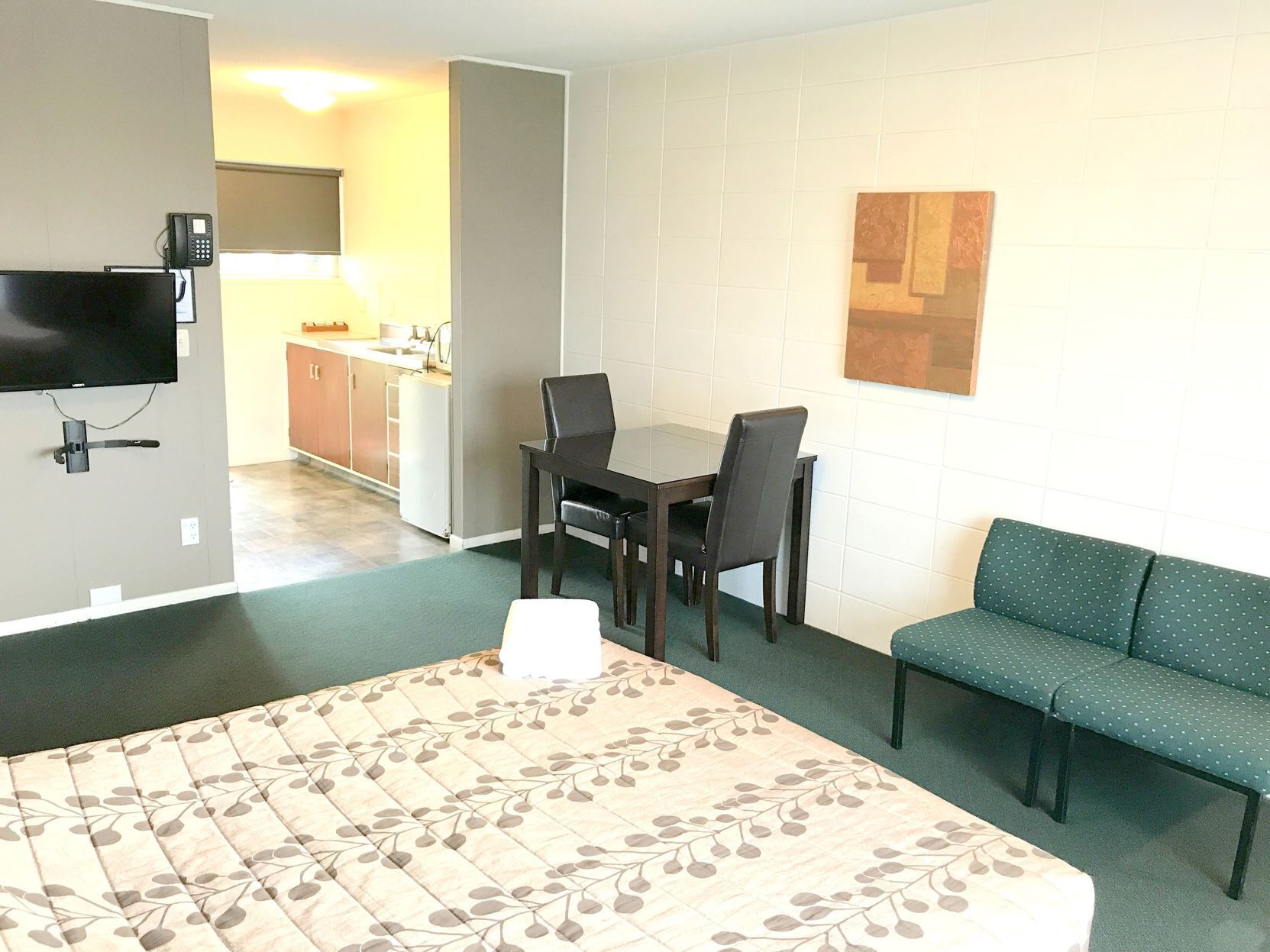 Premium bedding, iron/ironing board, free WiFi, bed sheets