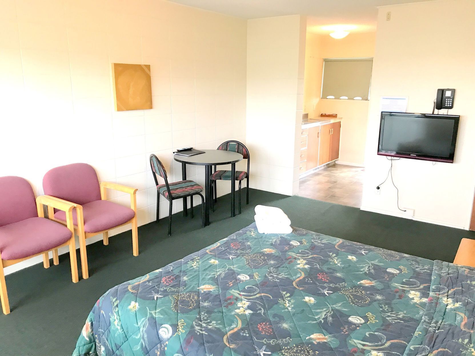 Premium bedding, iron/ironing board, free WiFi, bed sheets