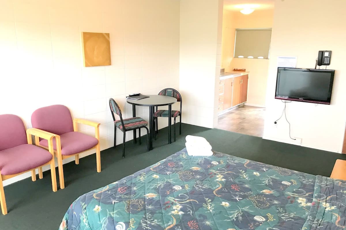 高級寢具、熨斗/熨衫板、免費 Wi-Fi、床單