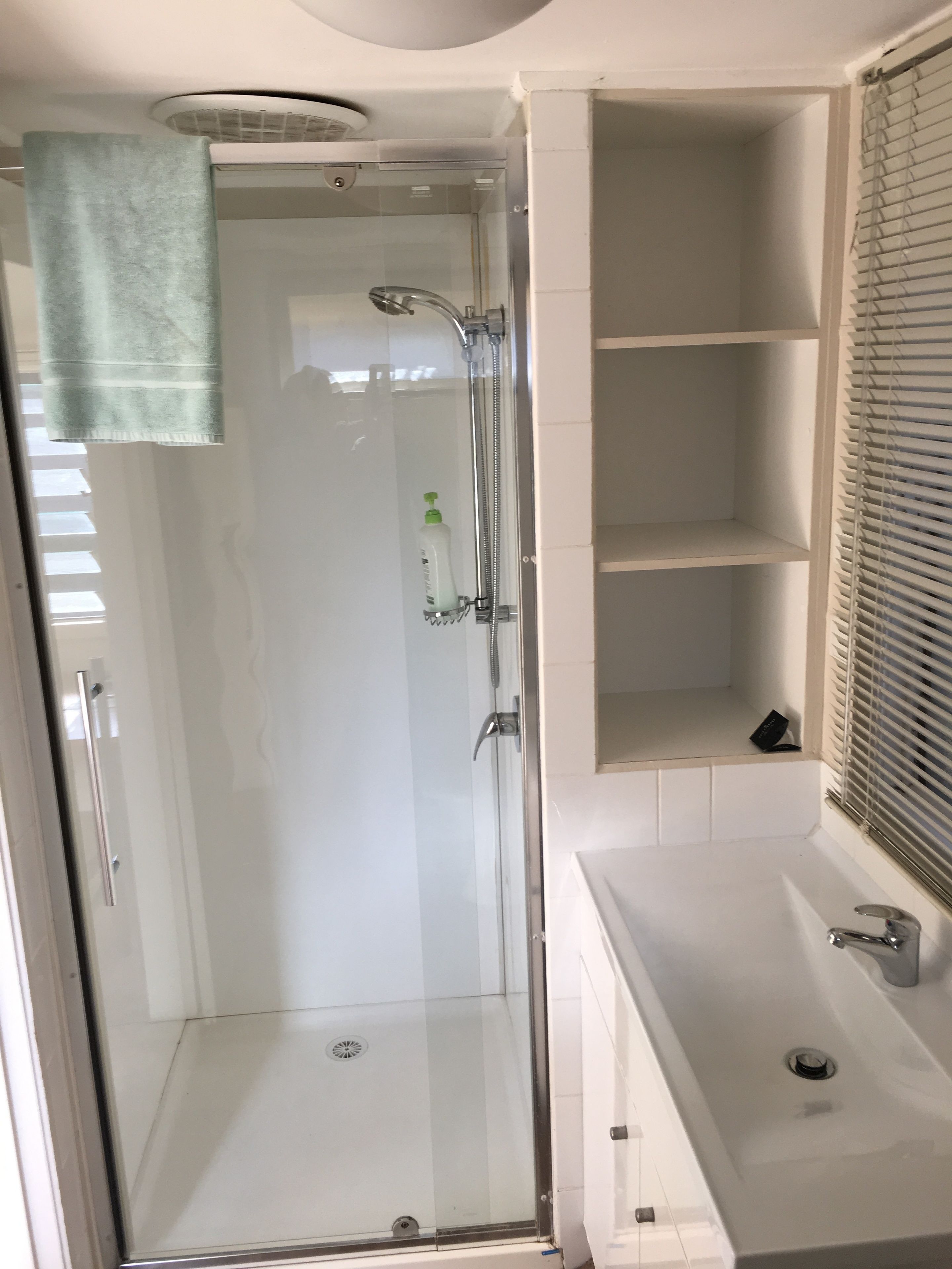 Basic Cottage, 1 Bedroom | Bilik Mandi | Pancuran mandi, kelengkapan dandanan diri percuma, pengering rambut 