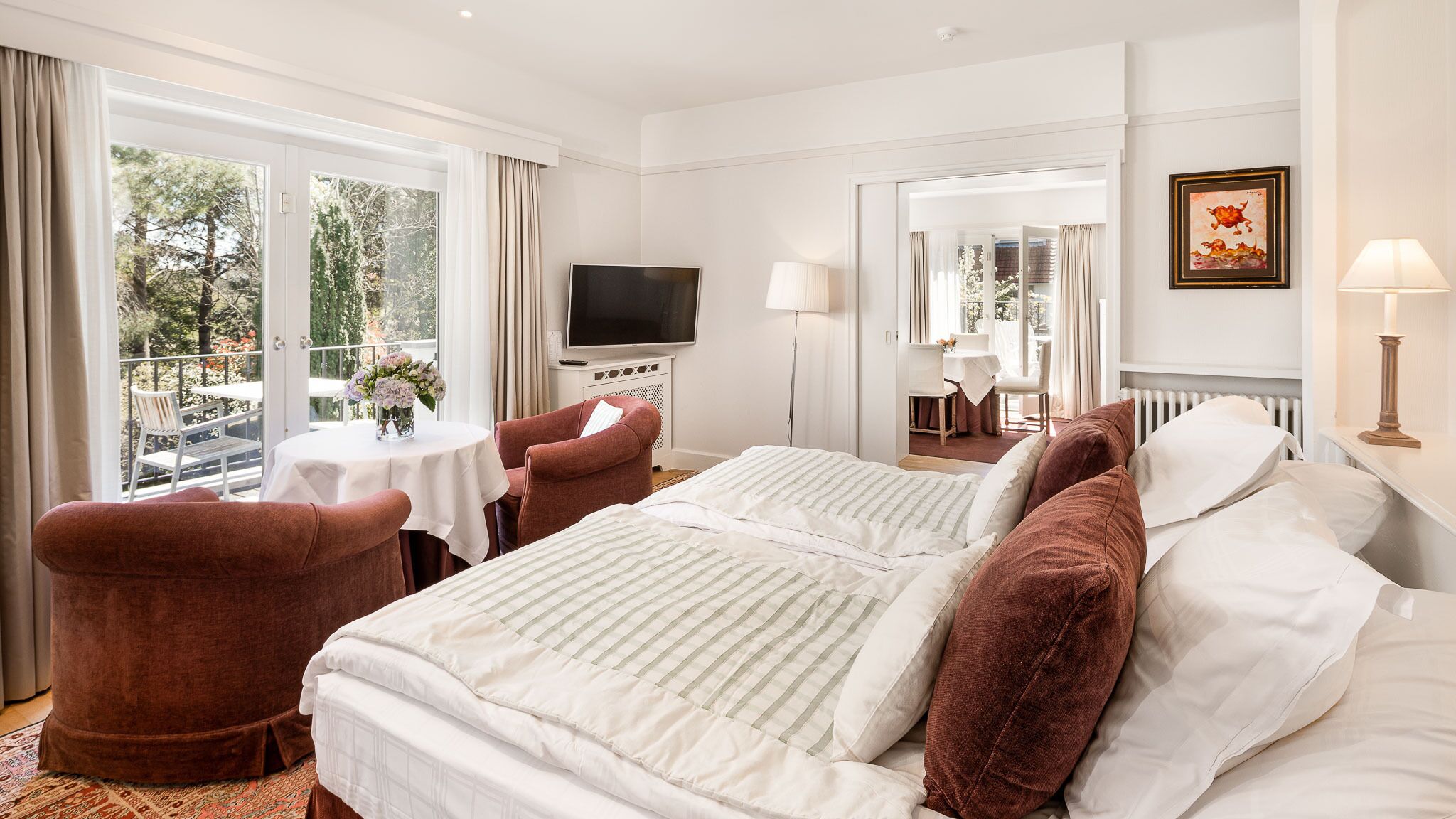 luxury suite | minibar, in-room safe, individually decorated, individually furnished