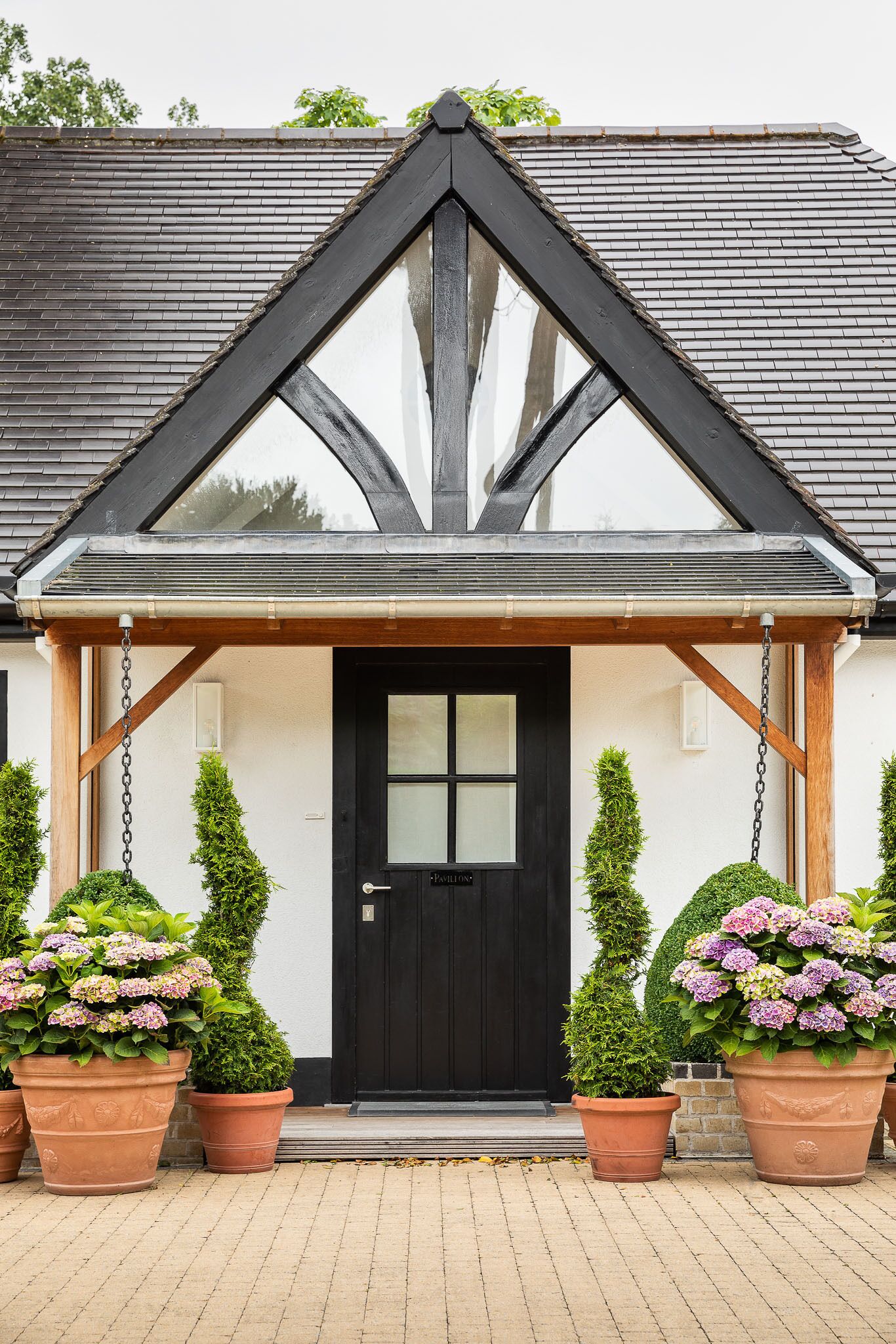 deluxe room | minibar, in-room safe, individually decorated, individually furnished