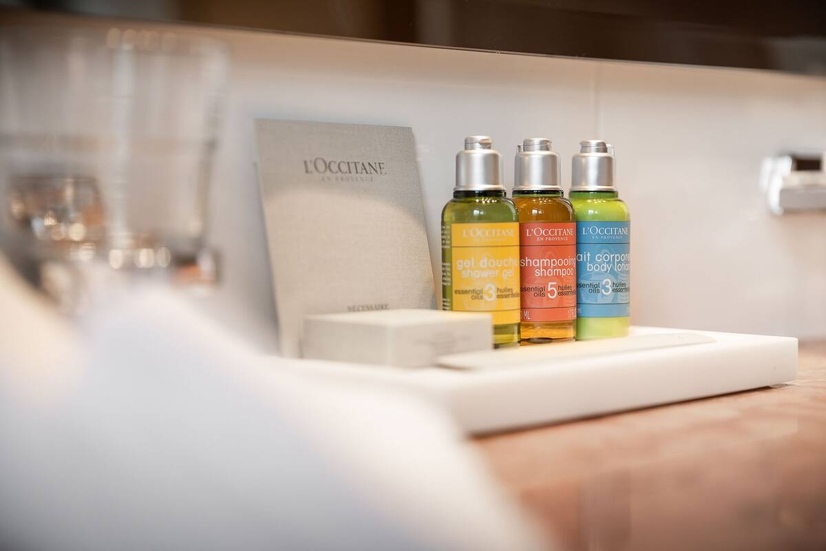 luxury suite | minibar, in-room safe, individually decorated, individually furnished