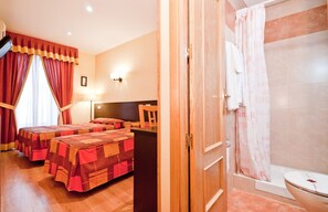 Quadruple Room - Hostal Las Cortes (Madrid)