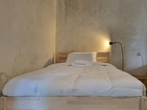 Down comforters, memory foam beds, in-room safe, desk - Wiki Hostel & Greenvillage (Zagarolo)