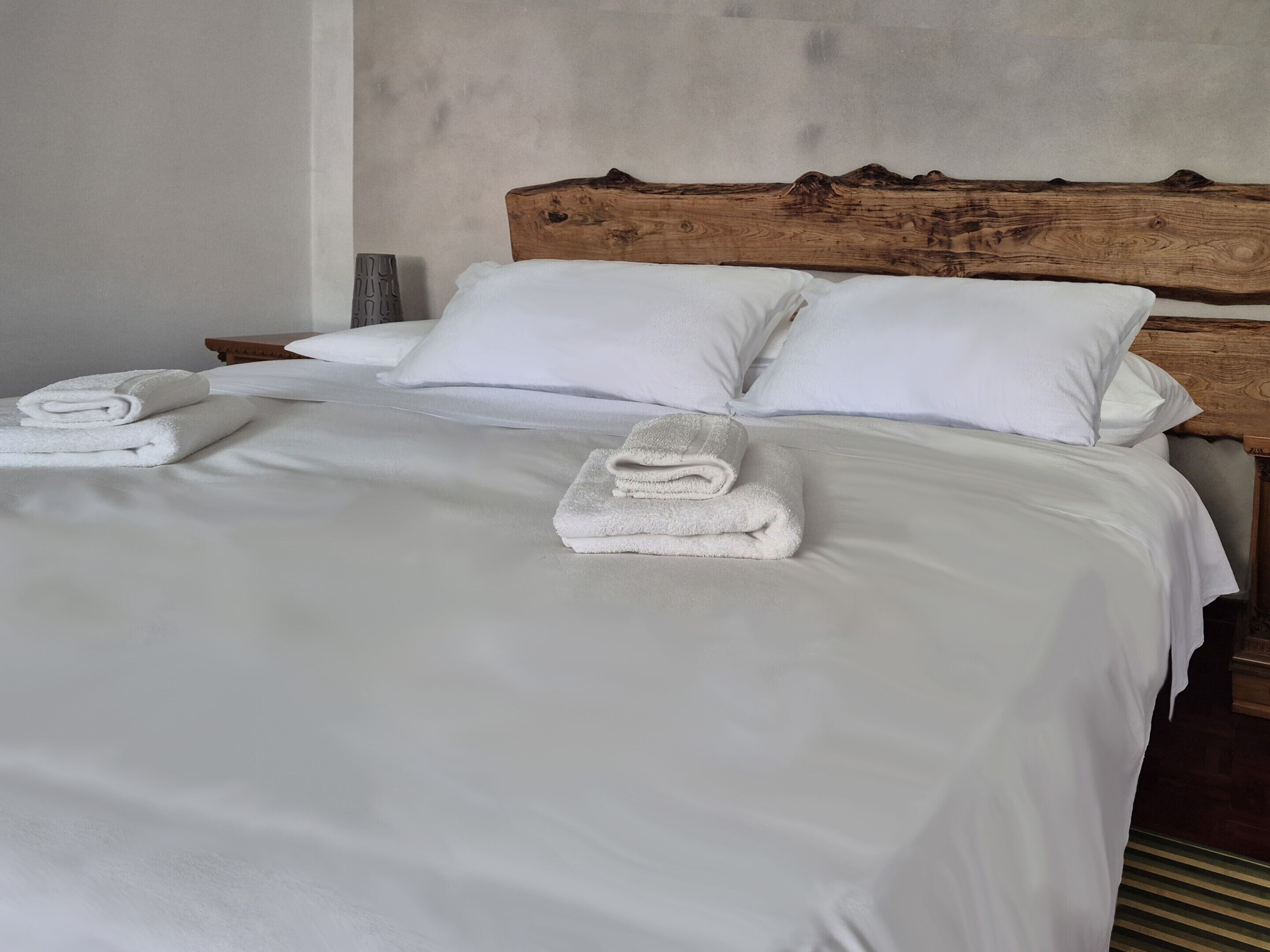 Deluxe Double Room, 1 Bedroom, Hill View, Annex Building | Down comforters, memory foam beds, in-room safe, desk