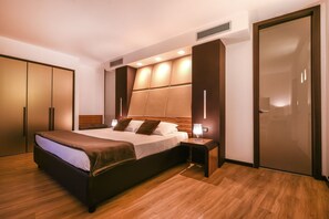 Ropa de cama hipoalergénica y minibar 