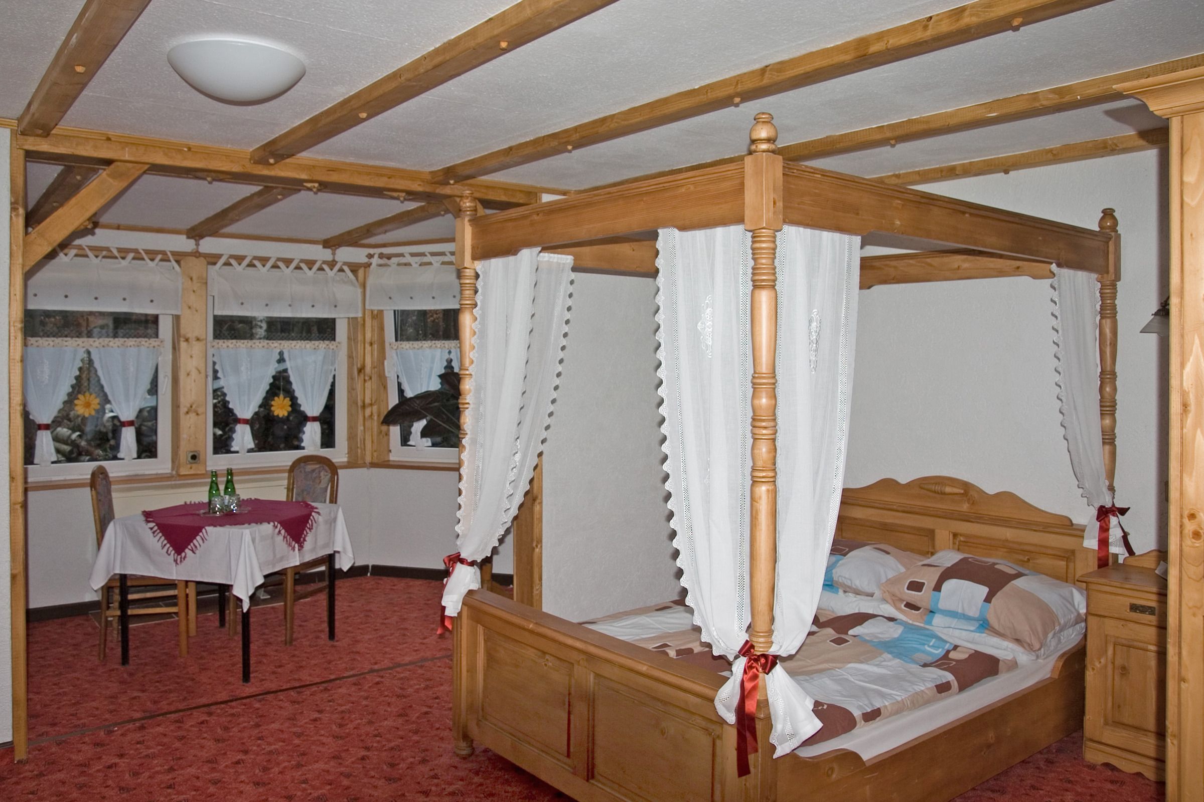 Doppelzimmer | Zimmersafe, Schreibtisch, Verdunkelungsvorhänge, Bügeleisen/Bügelbrett