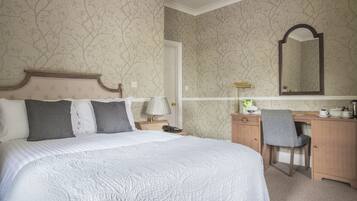 Premium Double Room | In-room safe, desk, iron/ironing board, WiFi (free)