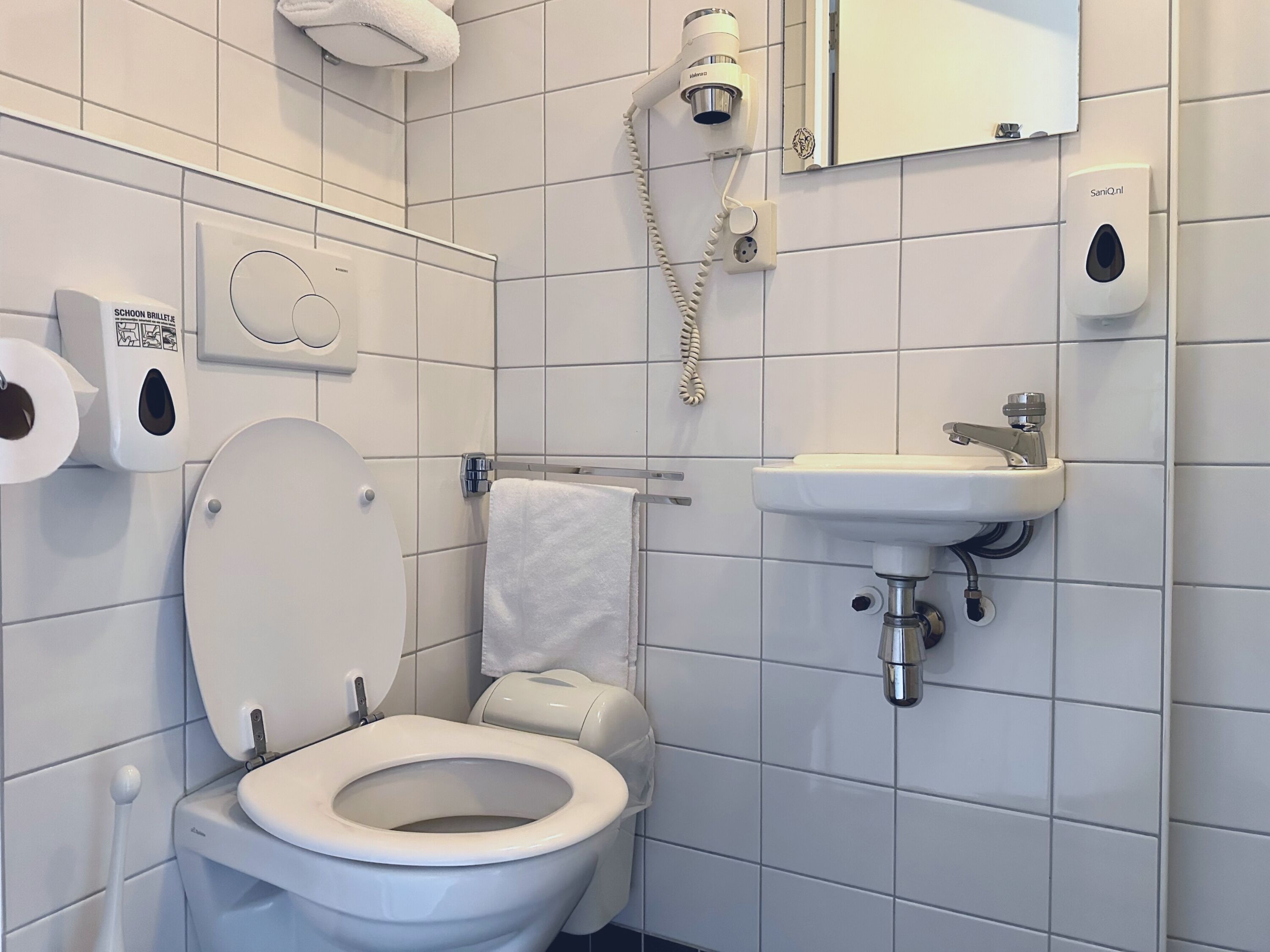 comfort suite, 2 single beds, ensuite | bathroom | shower, hair dryer, towels